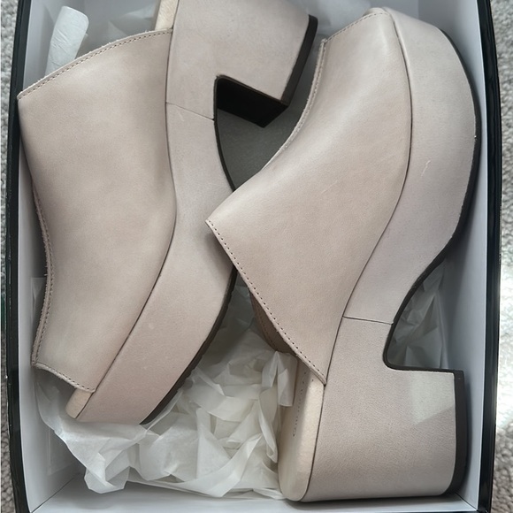 Chocolat Blu Gaddis Leather in Ivory size 8 - Picture 5 of 5